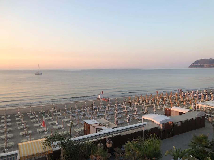 Budello Di Alassio, Ampio Appartamento Con Box Exterior photo